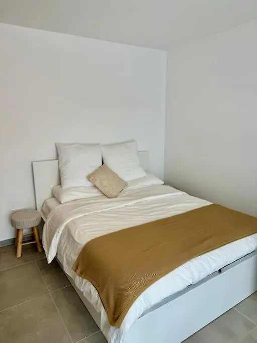 Newly Refurbished Modern * Parijs