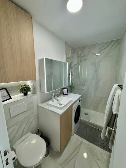 Newly Refurbished Modern *