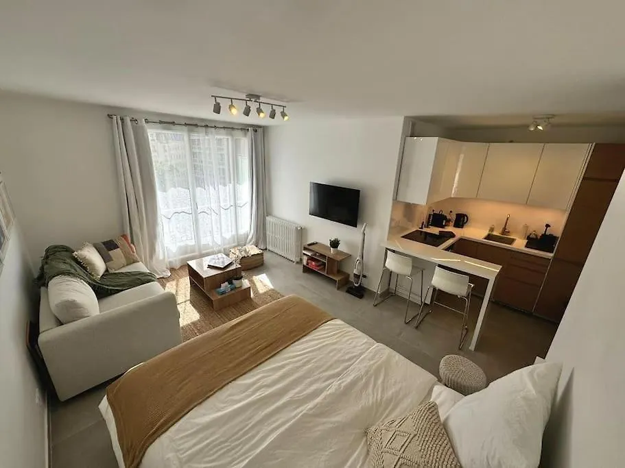 Newly Refurbished Modern Daire Paris
